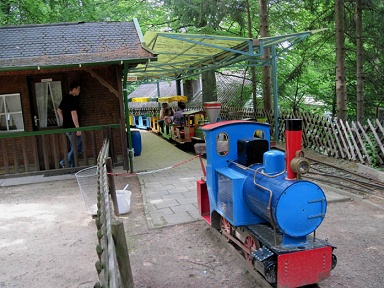 Tren en un parque 08 en
                            Ibbenbueren 01, la estaci�n, Westfalia,
                            Alemania