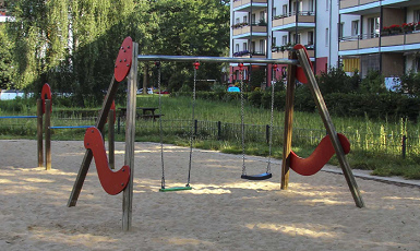 Schaukel-Ensemble 08 an der
                                Taylorstrasse in Zehlendorf in Berlin