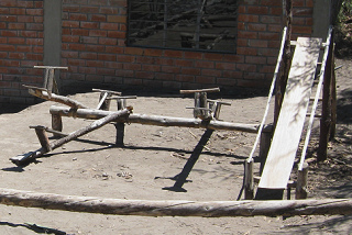 Balancierstamm, Kitawa, Salasaca,
                              Ecuador